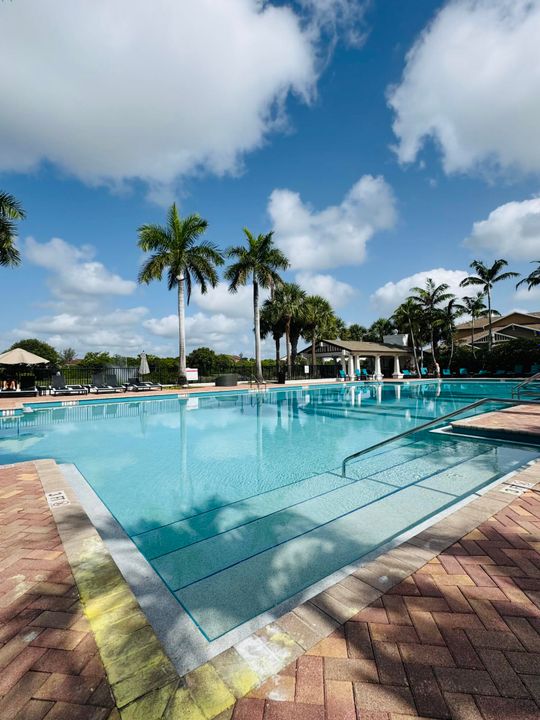 Active With Contract: $425,000 (4 beds, 3 baths, 2285 Square Feet)