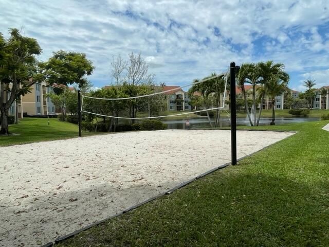 合同活跃: $3,200 (3 贝兹, 2 浴室, 1233 平方英尺)