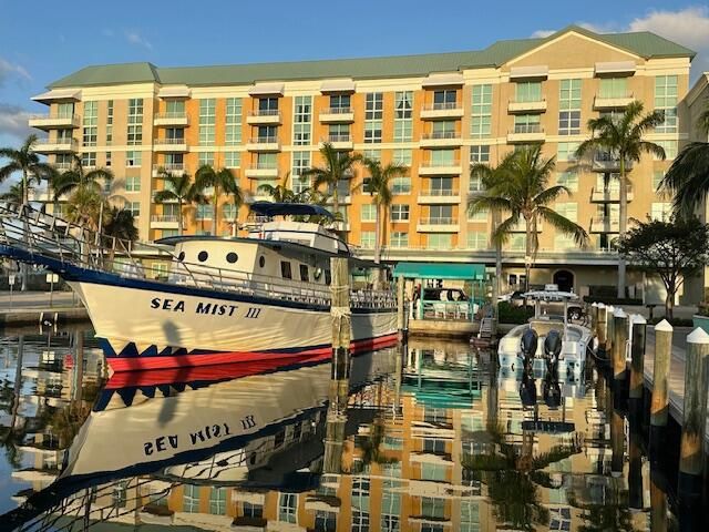 合同活跃: $3,200 (3 贝兹, 2 浴室, 1233 平方英尺)