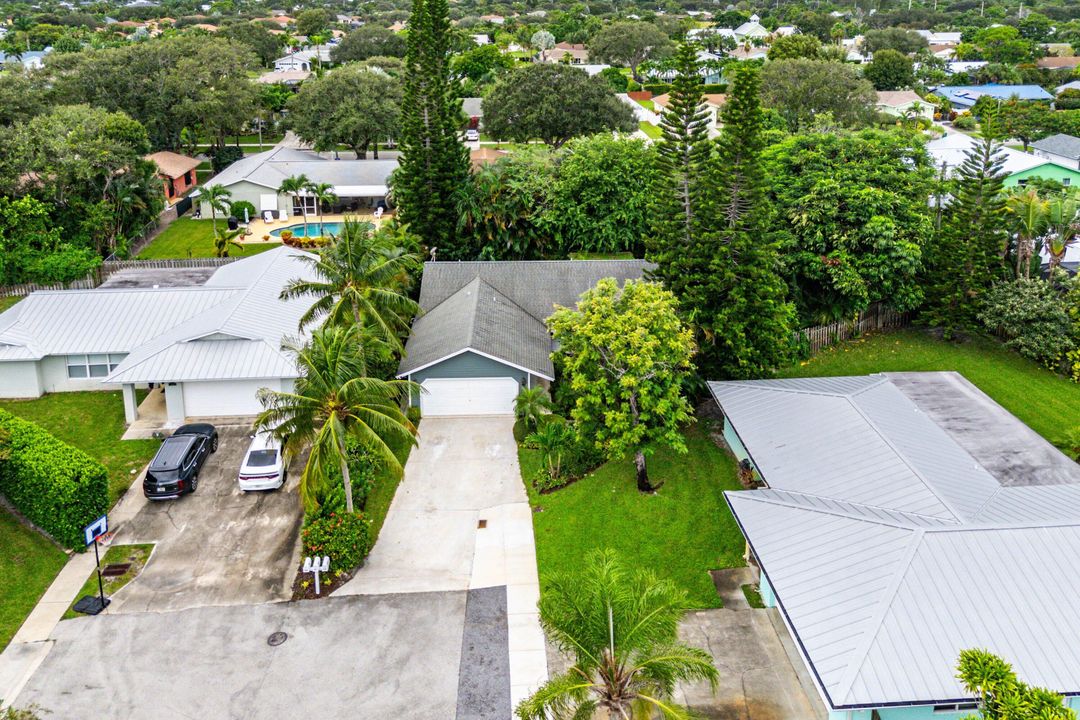 For Sale: $749,888 (3 beds, 2 baths, 1974 Square Feet)