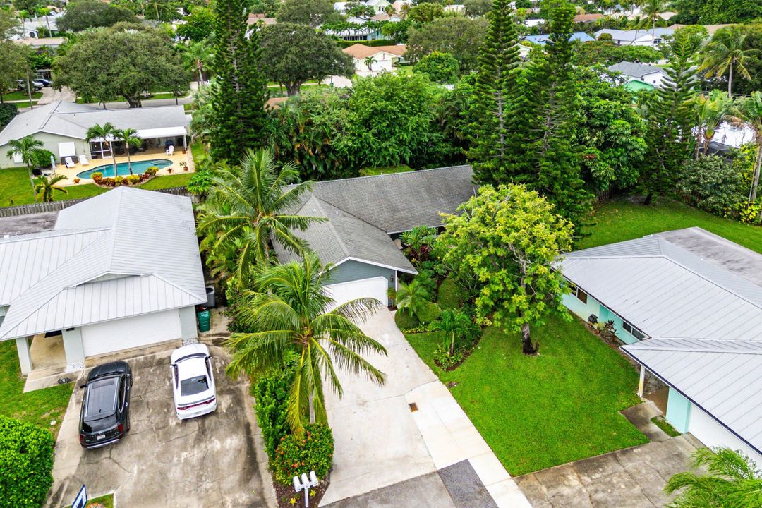 For Sale: $749,888 (3 beds, 2 baths, 1974 Square Feet)