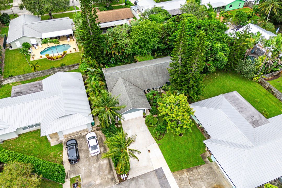 For Sale: $749,888 (3 beds, 2 baths, 1974 Square Feet)