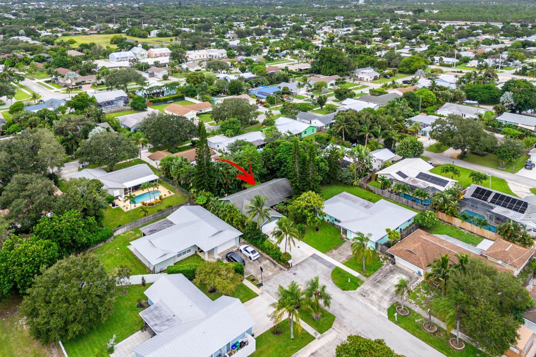 For Sale: $749,888 (3 beds, 2 baths, 1974 Square Feet)
