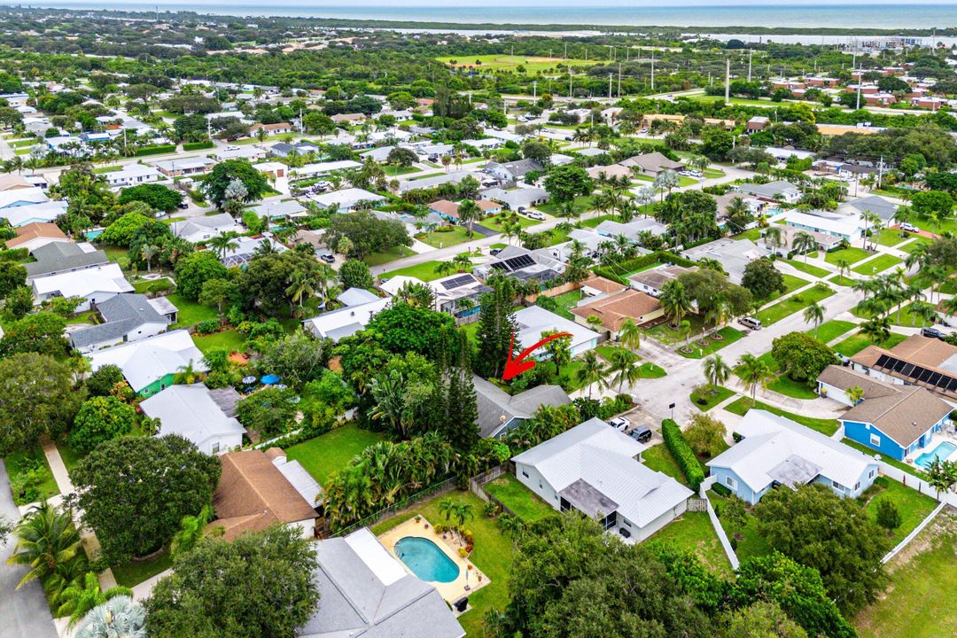 For Sale: $749,888 (3 beds, 2 baths, 1974 Square Feet)