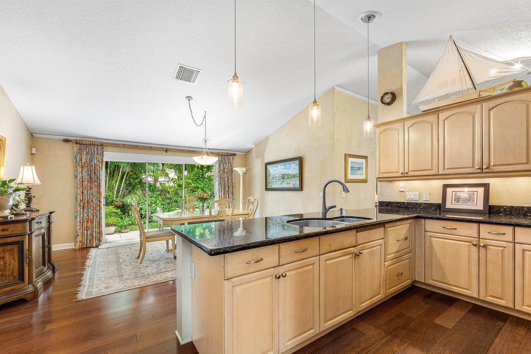 For Sale: $749,888 (3 beds, 2 baths, 1974 Square Feet)