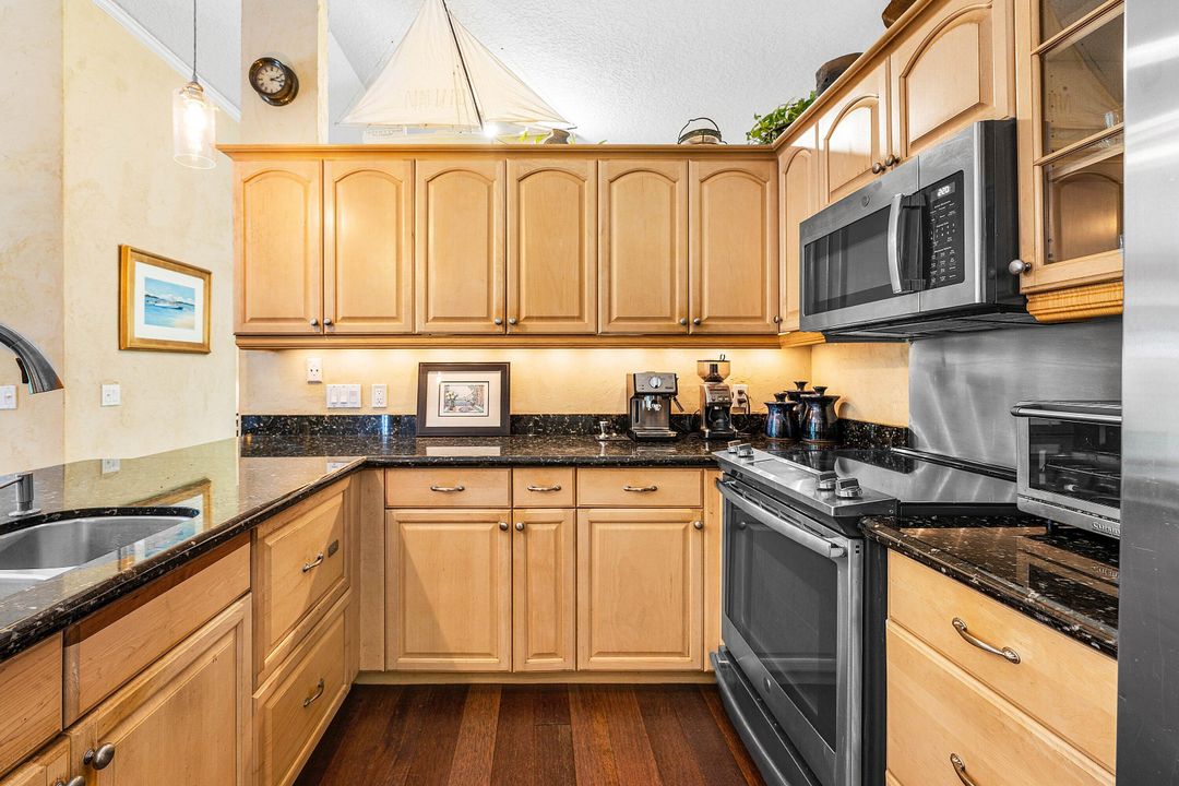 For Sale: $749,888 (3 beds, 2 baths, 1974 Square Feet)