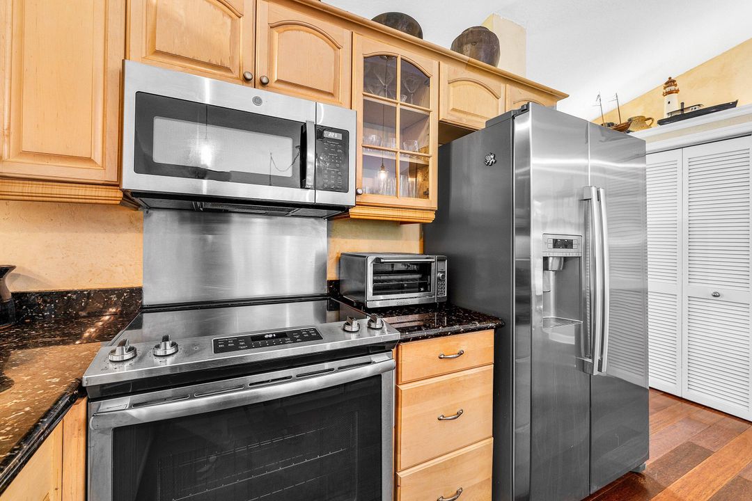 For Sale: $749,888 (3 beds, 2 baths, 1974 Square Feet)