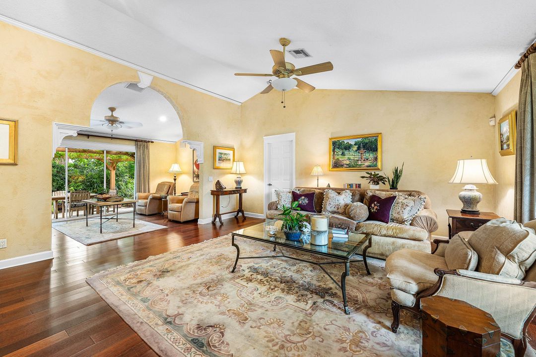 For Sale: $749,888 (3 beds, 2 baths, 1974 Square Feet)