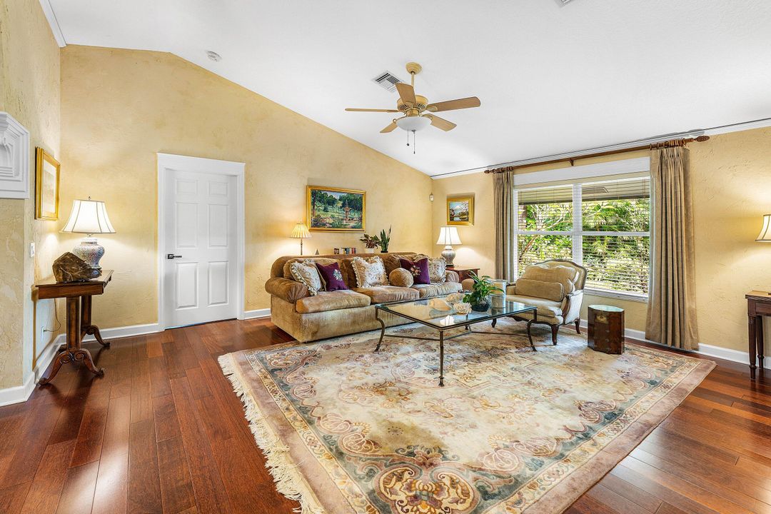 For Sale: $749,888 (3 beds, 2 baths, 1974 Square Feet)