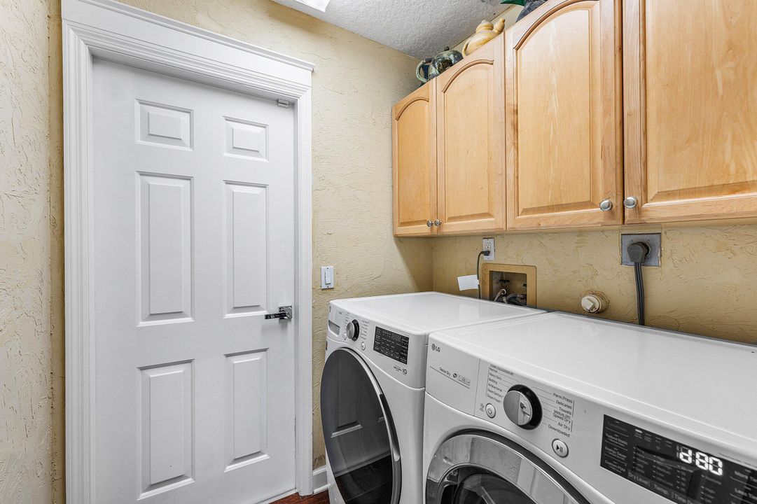 For Sale: $749,888 (3 beds, 2 baths, 1974 Square Feet)