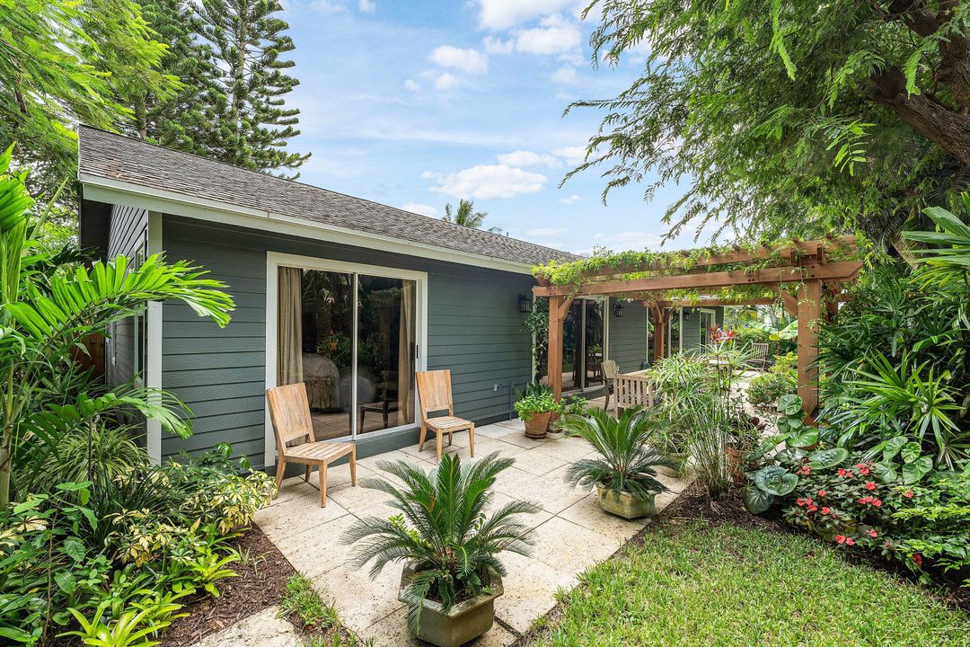 For Sale: $749,888 (3 beds, 2 baths, 1974 Square Feet)