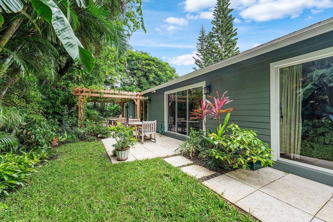 For Sale: $749,888 (3 beds, 2 baths, 1974 Square Feet)