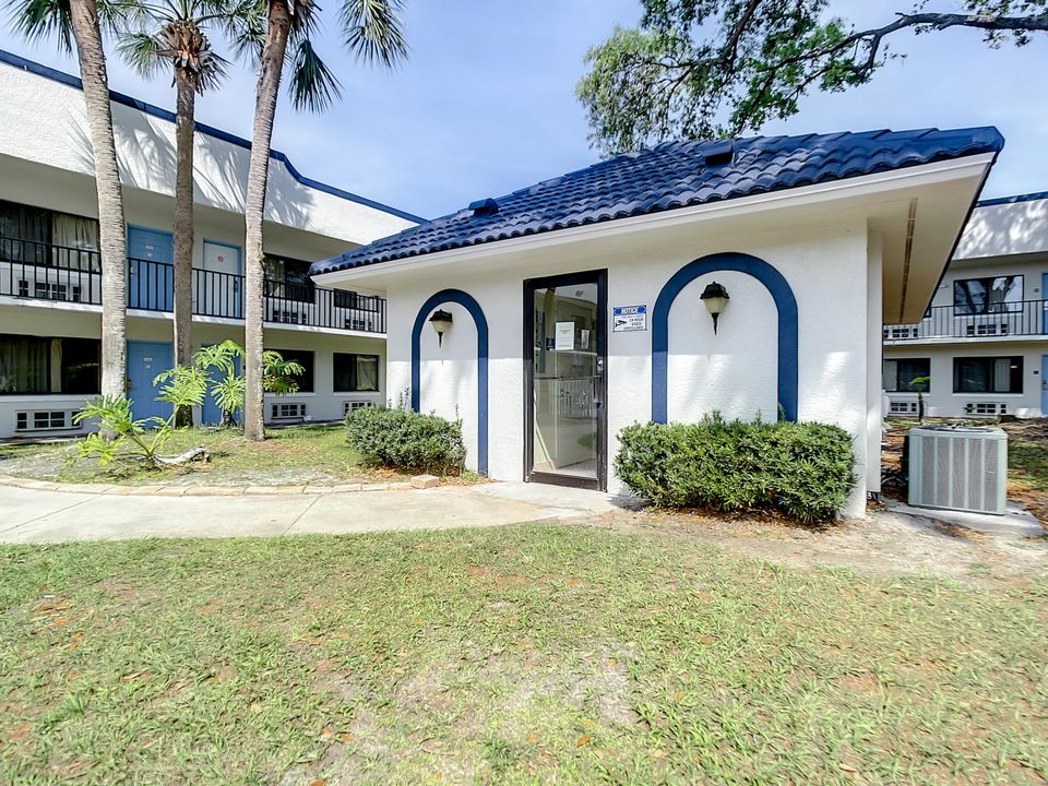 For Rent: $1,000 (0 beds, 1 baths, 275 Square Feet)