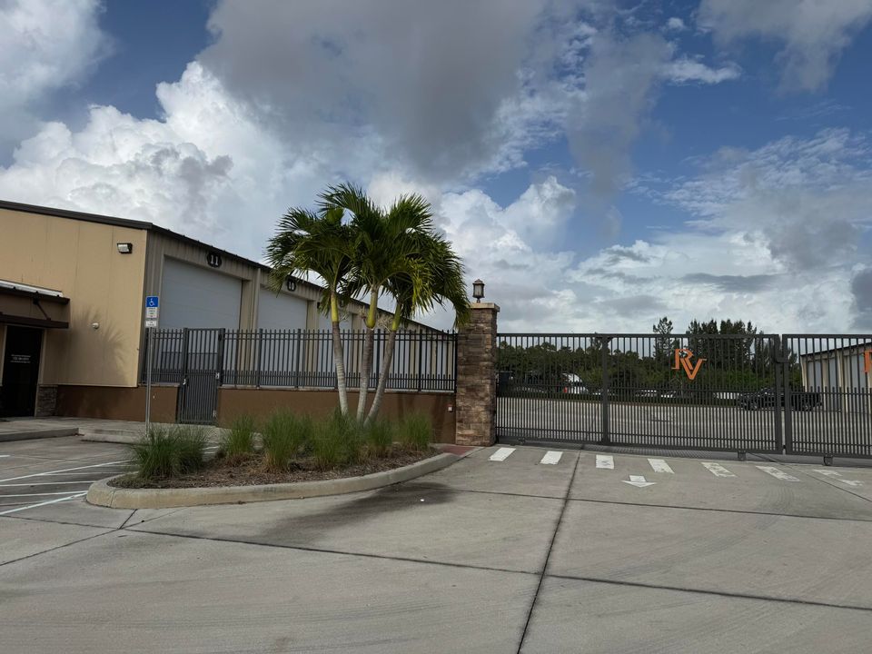 待售: $259,900 (0 贝兹, 0 浴室, 780 平方英尺)