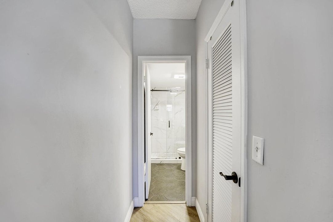 For Sale: $325,000 (2 beds, 2 baths, 945 Square Feet)