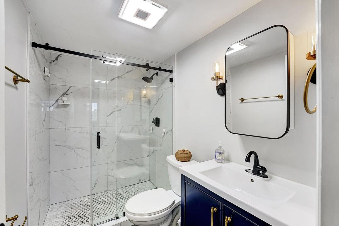 For Sale: $325,000 (2 beds, 2 baths, 945 Square Feet)