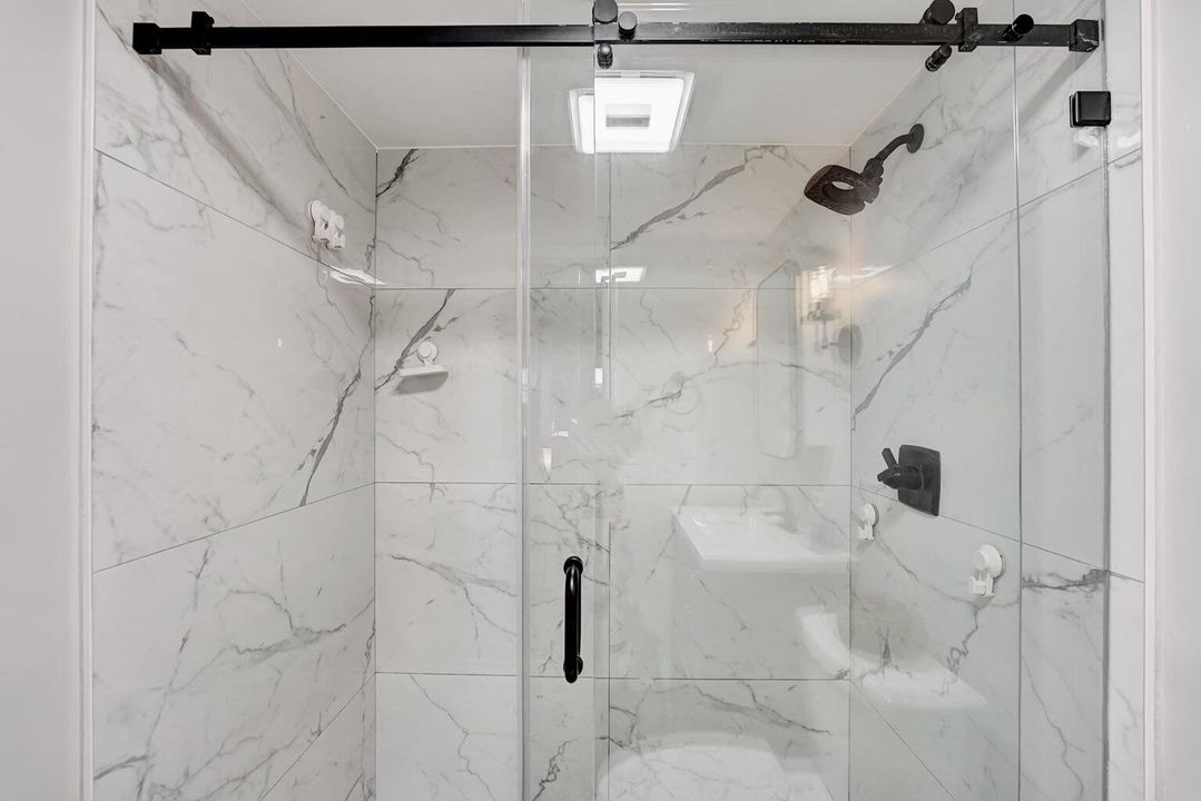 For Sale: $325,000 (2 beds, 2 baths, 945 Square Feet)