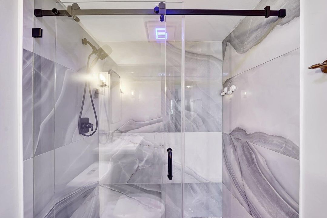 For Sale: $325,000 (2 beds, 2 baths, 945 Square Feet)