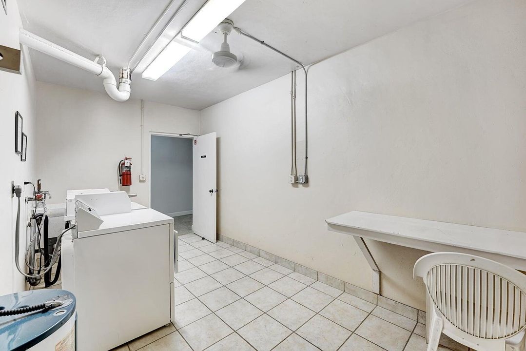 For Sale: $325,000 (2 beds, 2 baths, 945 Square Feet)