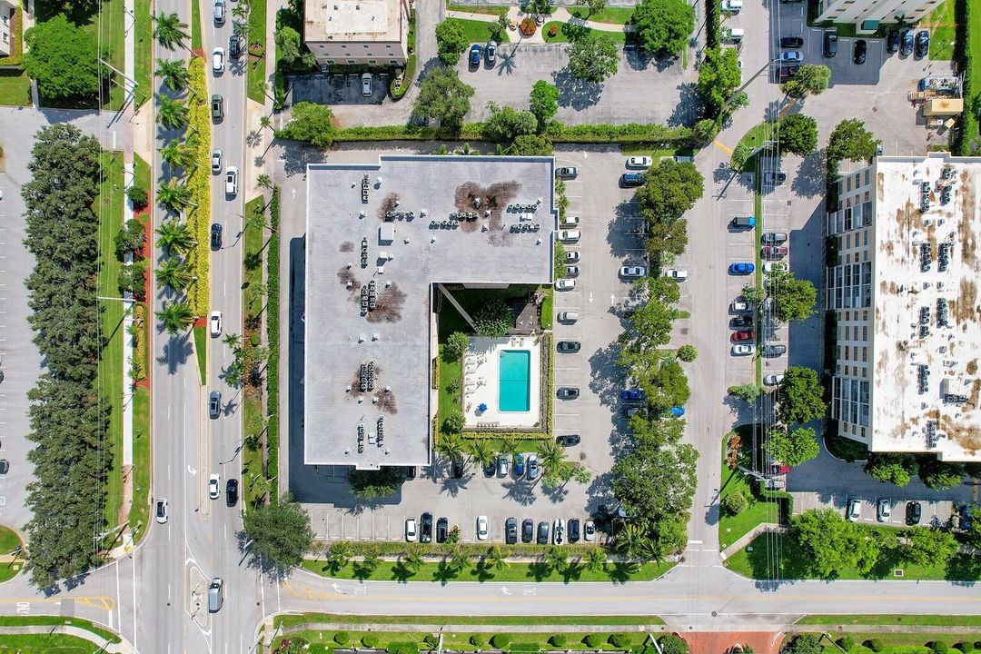 For Sale: $325,000 (2 beds, 2 baths, 945 Square Feet)