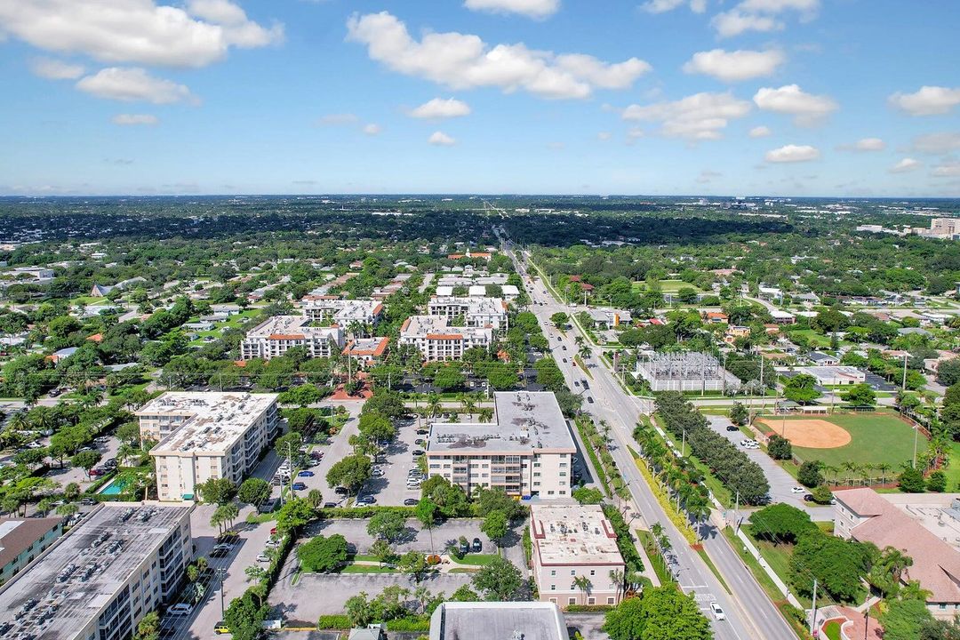 For Sale: $325,000 (2 beds, 2 baths, 945 Square Feet)