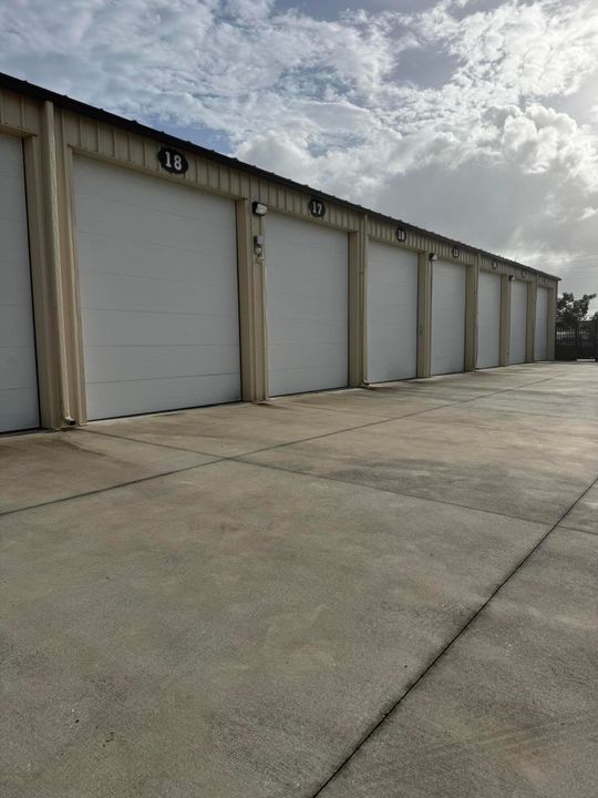 待售: $259,900 (0 贝兹, 0 浴室, 780 平方英尺)