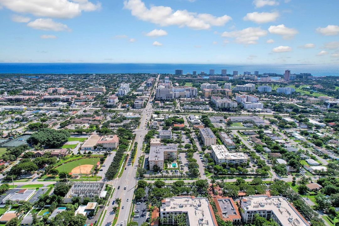 For Sale: $325,000 (2 beds, 2 baths, 945 Square Feet)