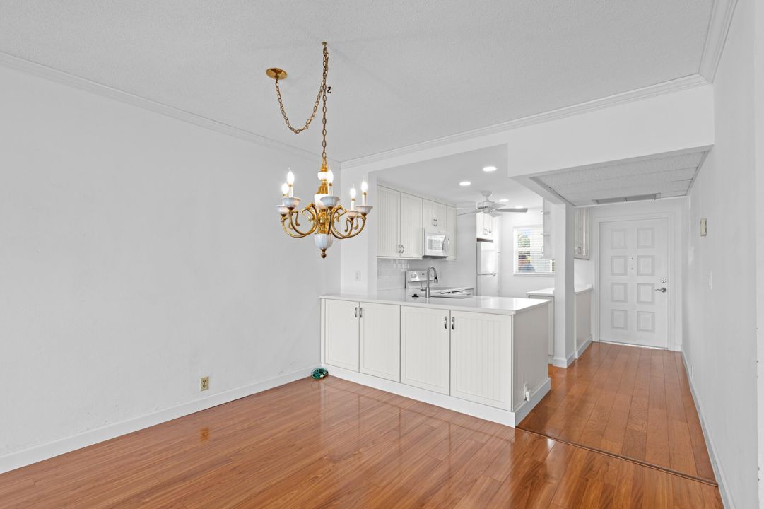 Activo con contrato: $250,000 (2 camas, 2 baños, 990 Pies cuadrados)