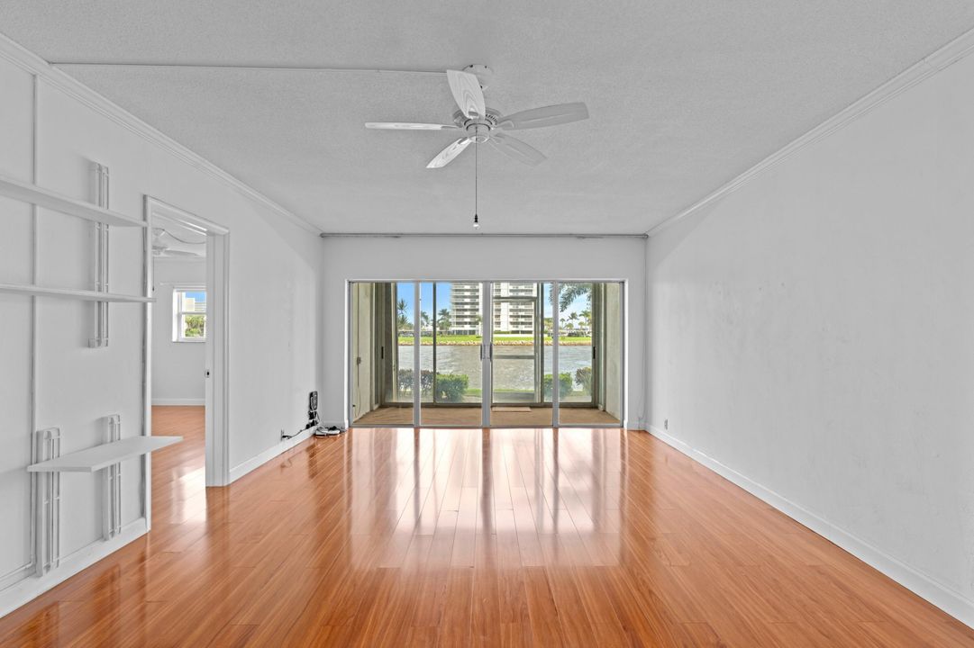 Activo con contrato: $250,000 (2 camas, 2 baños, 990 Pies cuadrados)