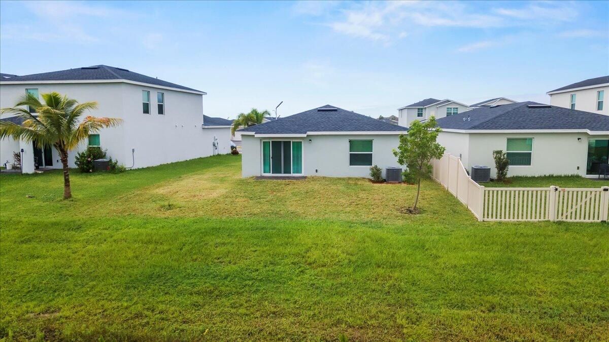 For Rent: $2,000 (3 beds, 2 baths, 1448 Square Feet)