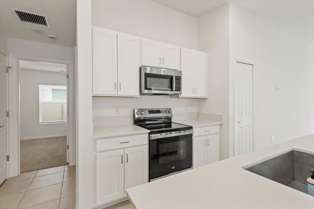 For Rent: $2,000 (3 beds, 2 baths, 1448 Square Feet)