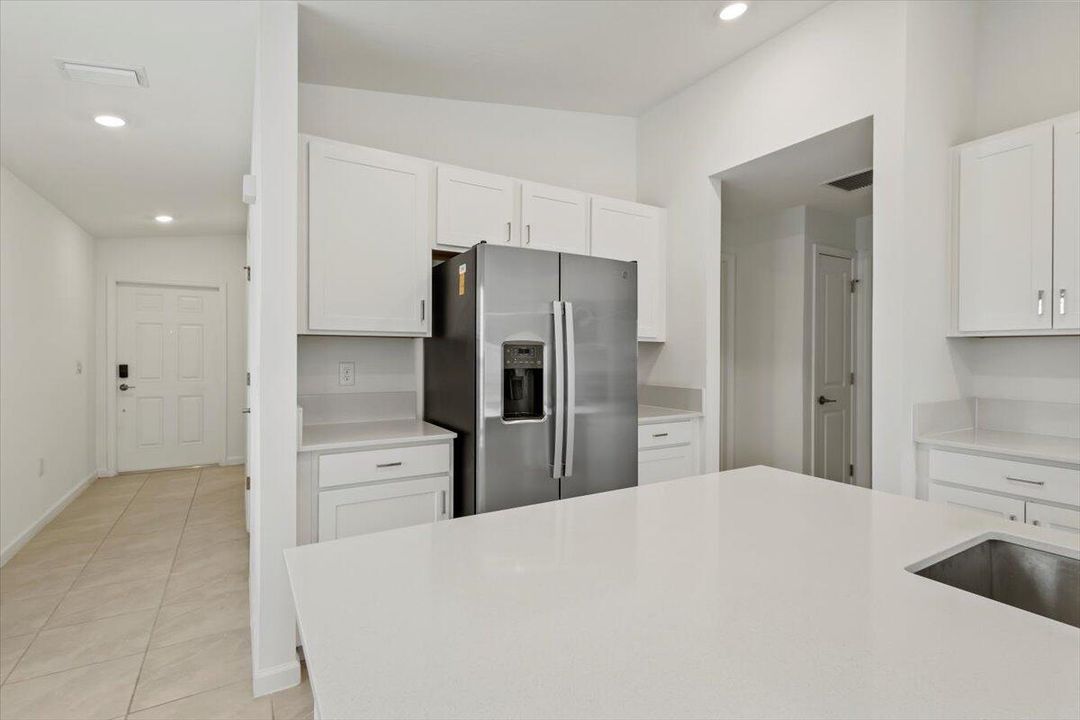 For Rent: $2,000 (3 beds, 2 baths, 1448 Square Feet)