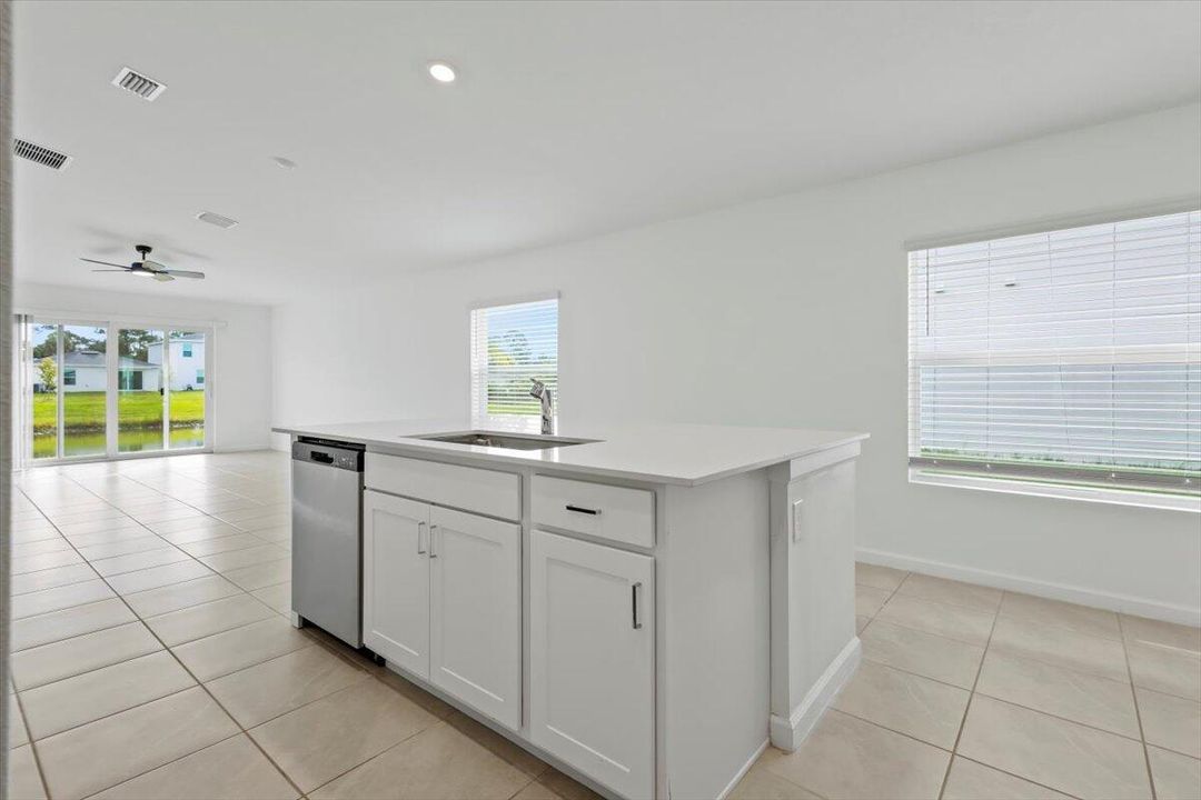 For Rent: $2,000 (3 beds, 2 baths, 1448 Square Feet)