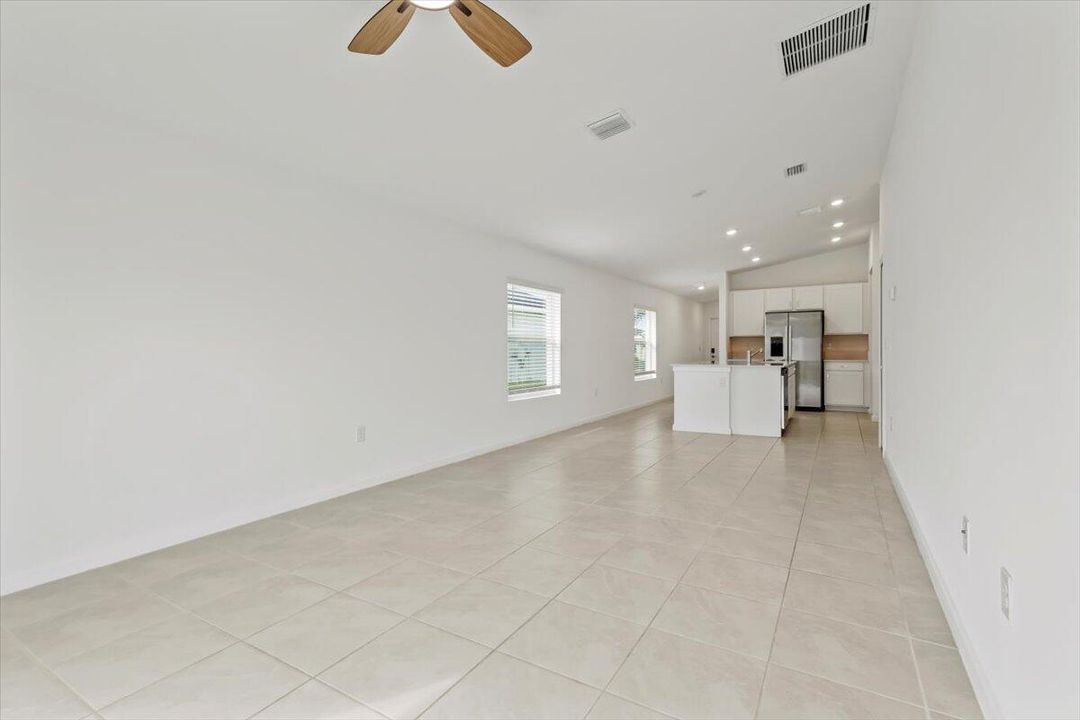 For Rent: $2,000 (3 beds, 2 baths, 1448 Square Feet)