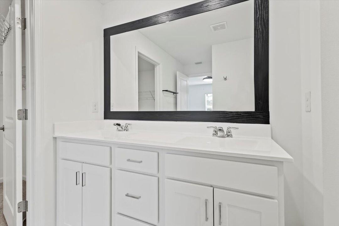 For Rent: $2,000 (3 beds, 2 baths, 1448 Square Feet)