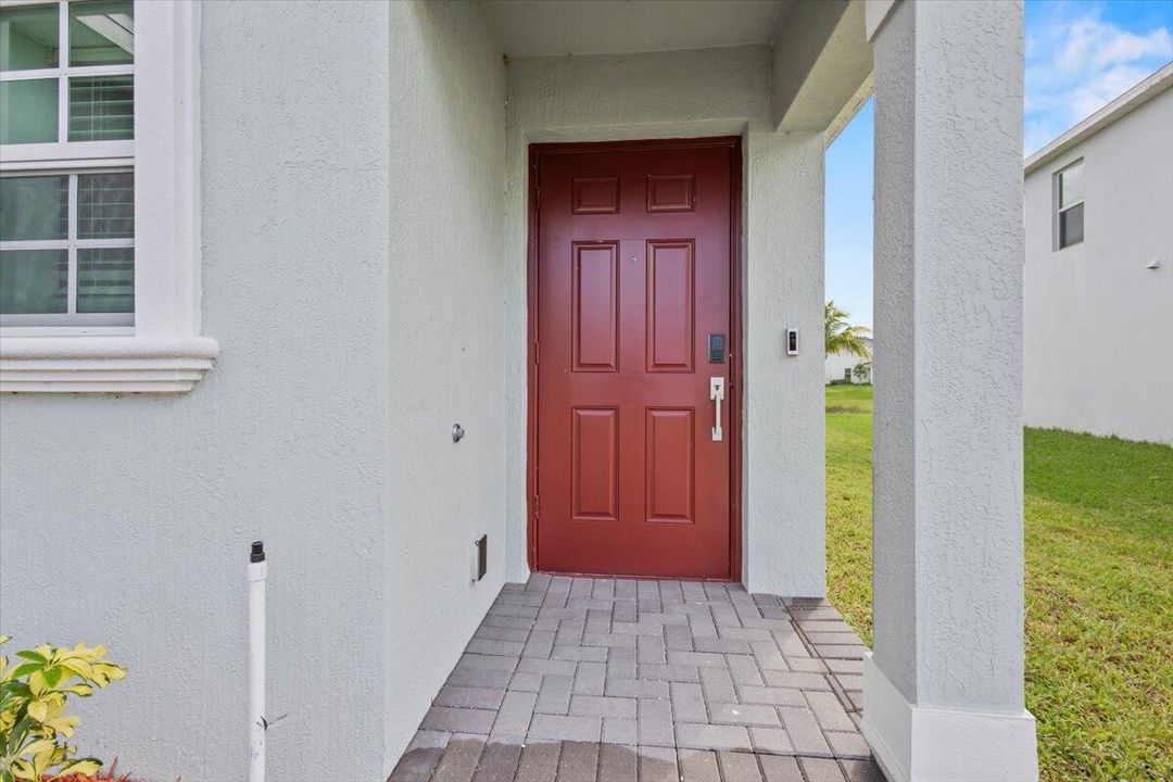 For Rent: $2,000 (3 beds, 2 baths, 1448 Square Feet)