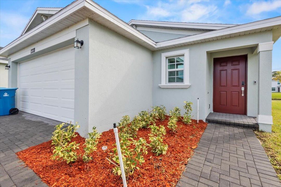 For Rent: $2,000 (3 beds, 2 baths, 1448 Square Feet)