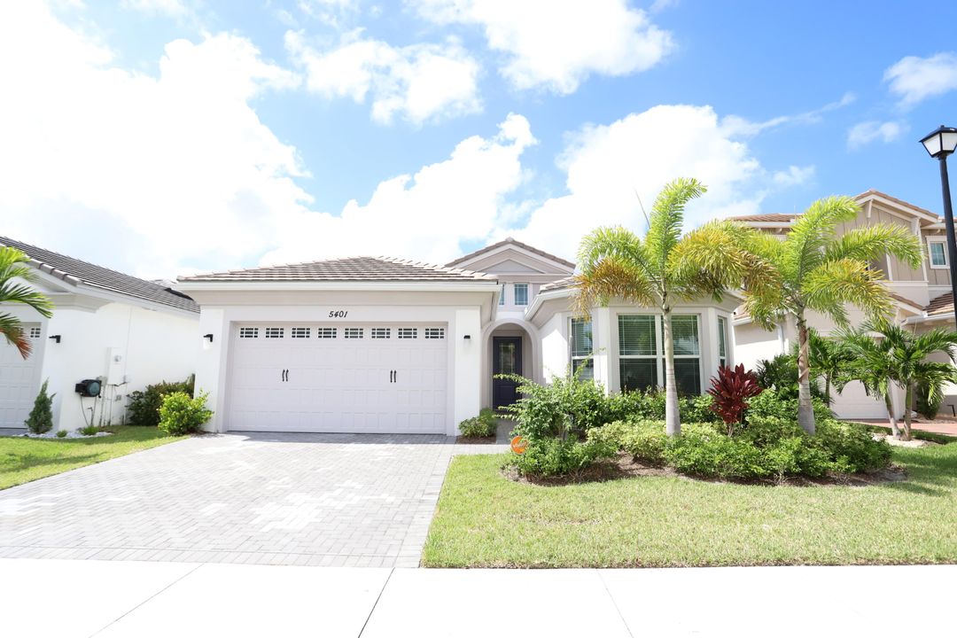 Recently Rented: $3,290 (3 beds, 2 baths, 2322 Square Feet)