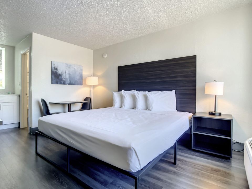 For Rent: $1,000 (0 beds, 1 baths, 275 Square Feet)