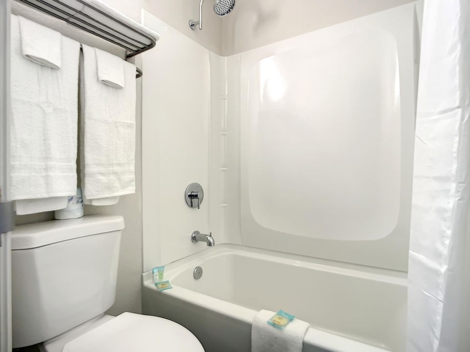 For Rent: $1,000 (0 beds, 1 baths, 275 Square Feet)