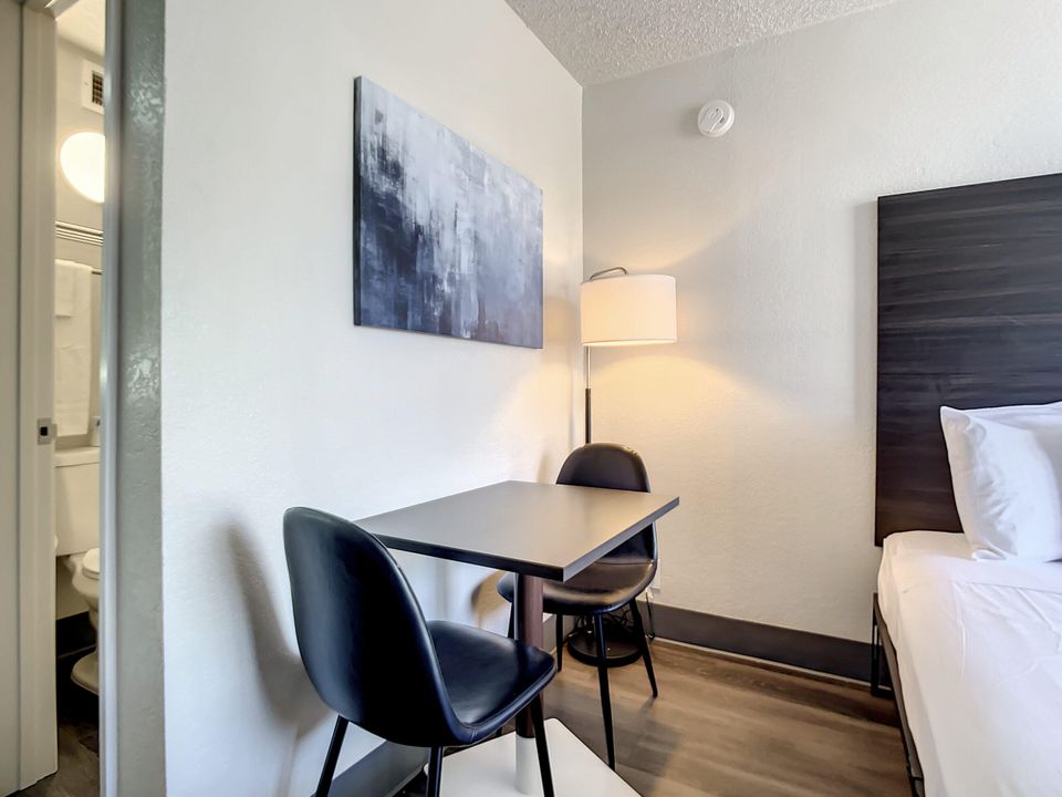 For Rent: $1,000 (0 beds, 1 baths, 275 Square Feet)