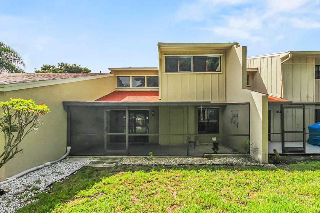 For Sale: $317,900 (3 beds, 2 baths, 1489 Square Feet)