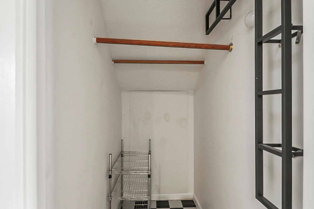 For Sale: $317,900 (3 beds, 2 baths, 1489 Square Feet)