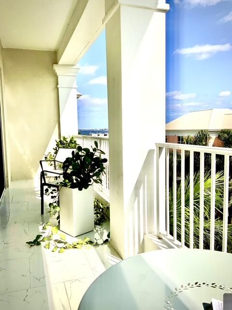 For Rent: $4,495 (2 beds, 2 baths, 1000 Square Feet)