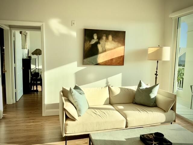 For Rent: $4,495 (2 beds, 2 baths, 1000 Square Feet)