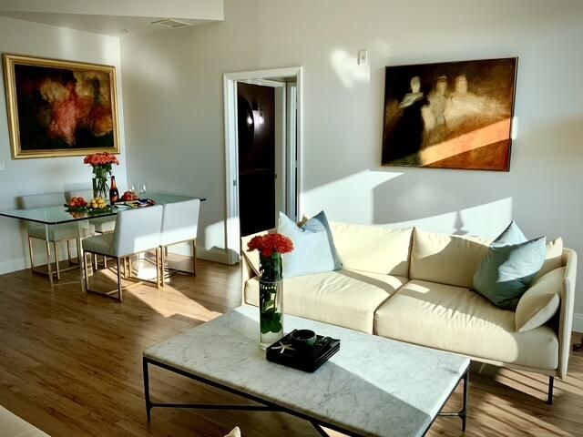 For Rent: $4,495 (2 beds, 2 baths, 1000 Square Feet)