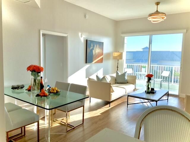 For Rent: $4,495 (2 beds, 2 baths, 1000 Square Feet)