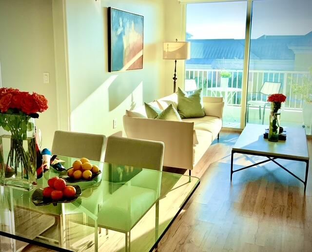 For Rent: $4,495 (2 beds, 2 baths, 1000 Square Feet)