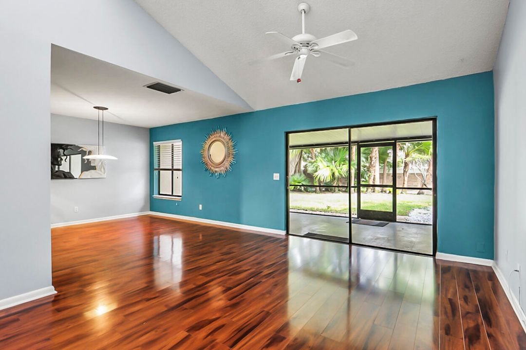 For Sale: $317,900 (3 beds, 2 baths, 1489 Square Feet)