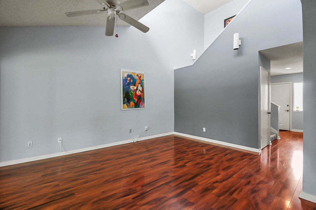 For Sale: $317,900 (3 beds, 2 baths, 1489 Square Feet)